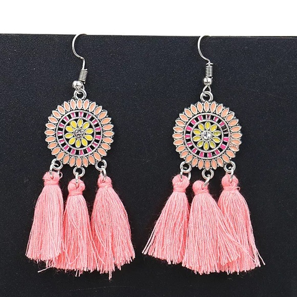 ✨Light Pink Dreamcatcher Tassel Earrings ✨ - Picture 2 of 4